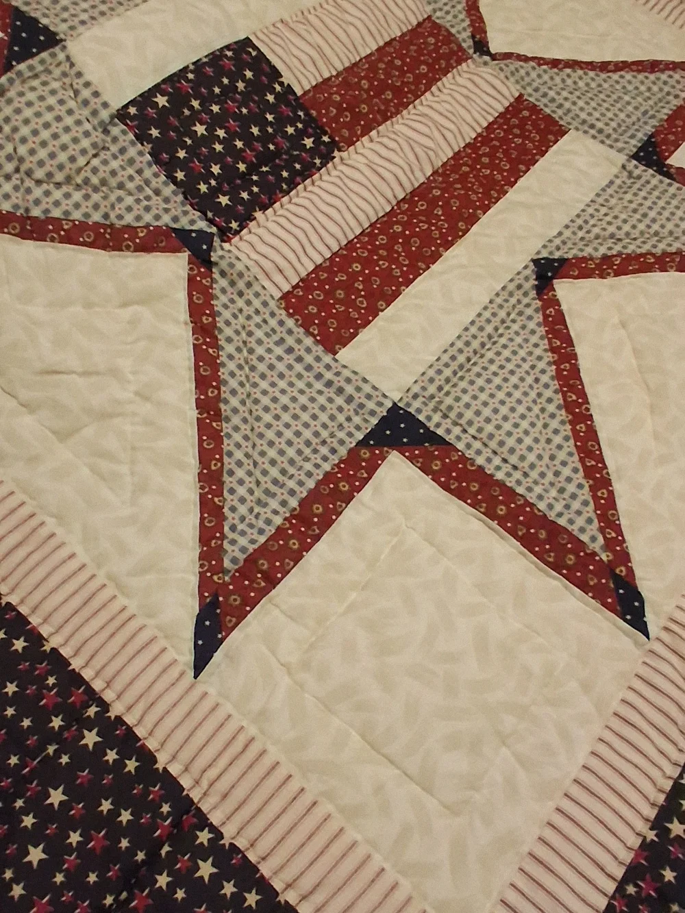 Home Collection Patriotic Star Patchwork Quilt in Red, Blue, Cream